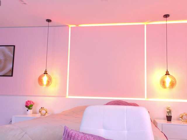 ShanellMoore's BongaCams show and profile