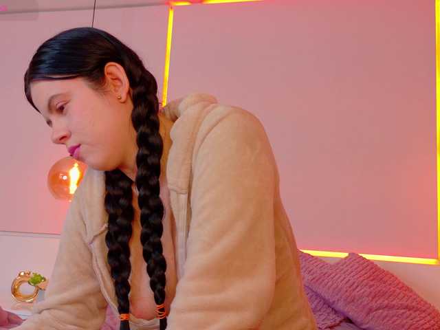 ShanellMoore's BongaCams show and profile