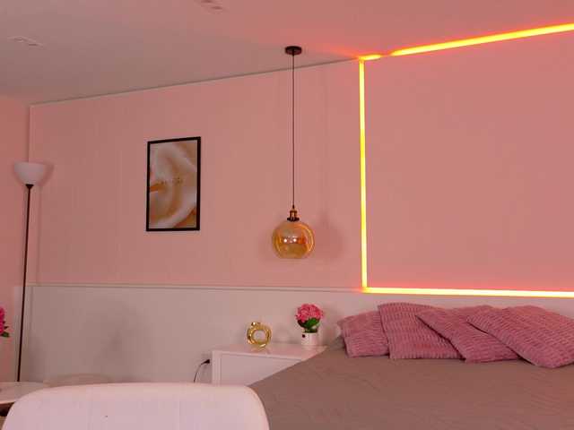 ShanellMoore's BongaCams show and profile