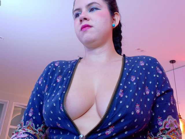 ShanellMoore's BongaCams show and profile