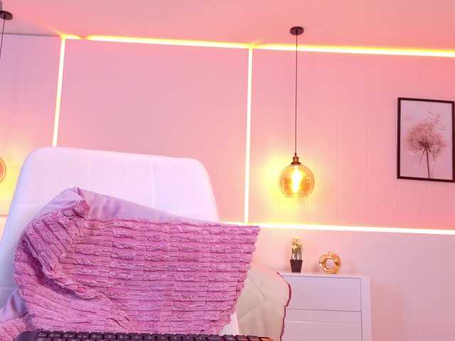 ShanellMoore's BongaCams show and profile