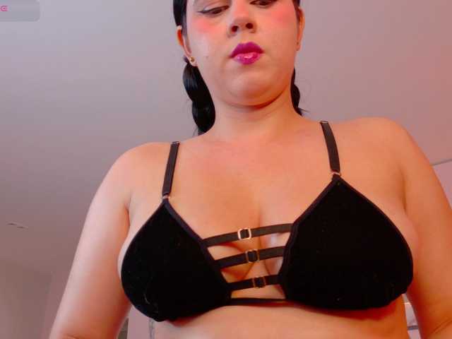 ShanellMoore's BongaCams show and profile