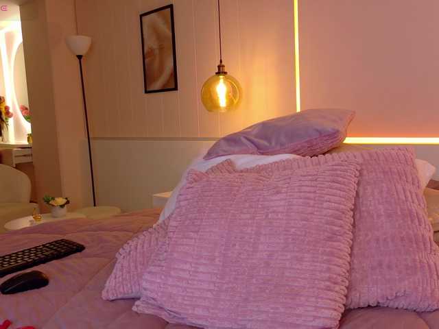 ShanellMoore's BongaCams show and profile