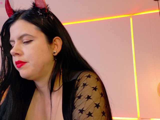 ShanellMoore's BongaCams show and profile