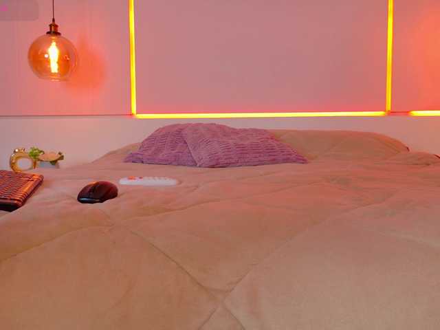 ShanellMoore's BongaCams show and profile