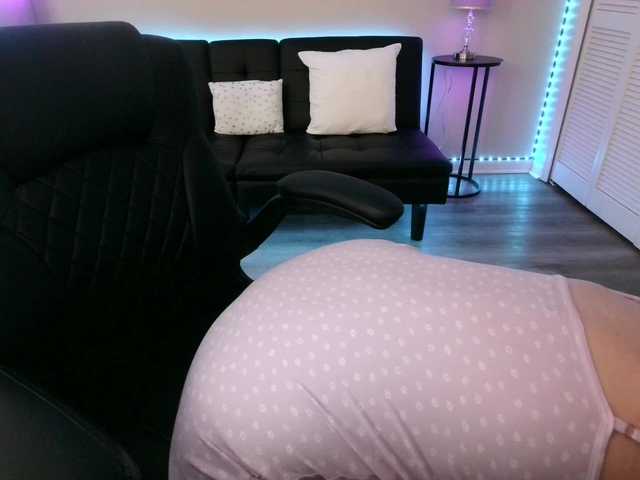 Milf-Samie's BongaCams show and profile