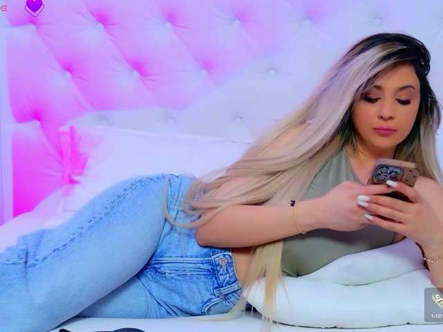 AriannaSins's BongaCams show and profile