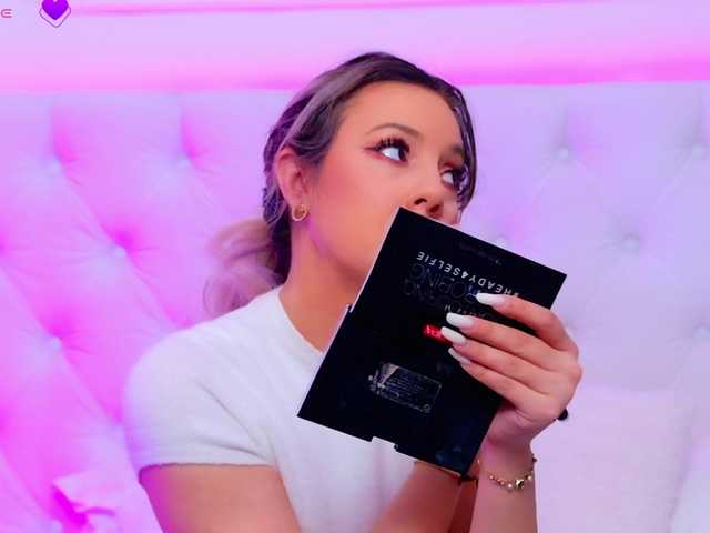 AriannaSins's BongaCams show and profile