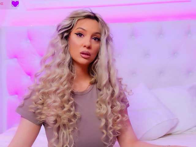 AriannaSins's BongaCams show and profile