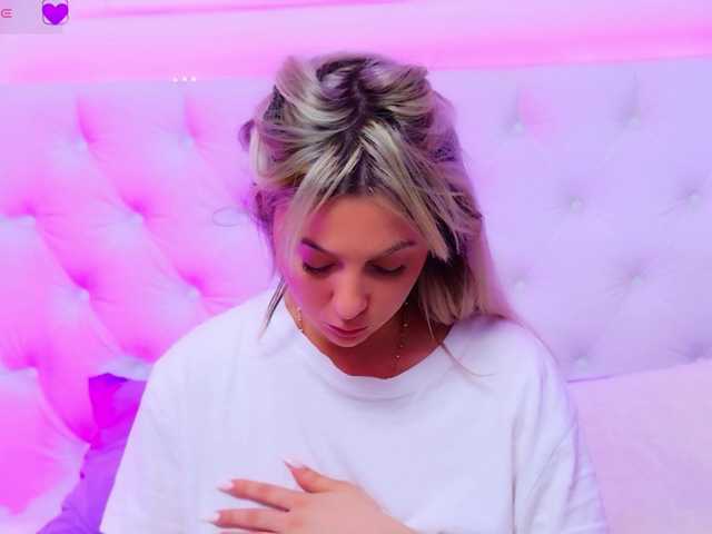 AriannaSins's BongaCams show and profile