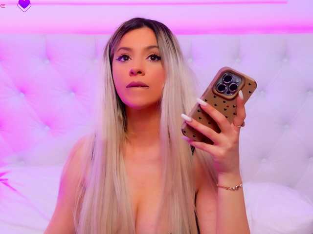 AriannaSins's BongaCams show and profile