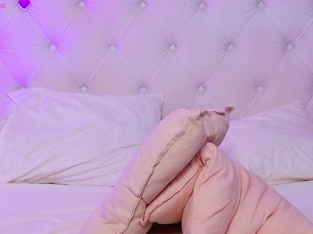 AriannaSins's BongaCams show and profile