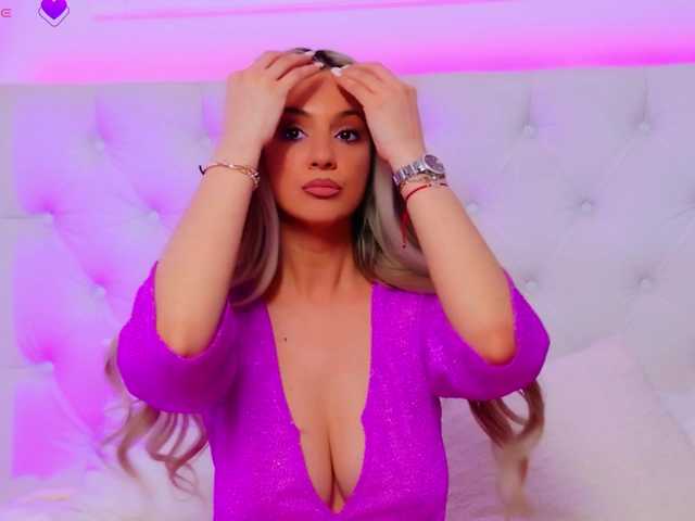 AriannaSins's BongaCams show and profile