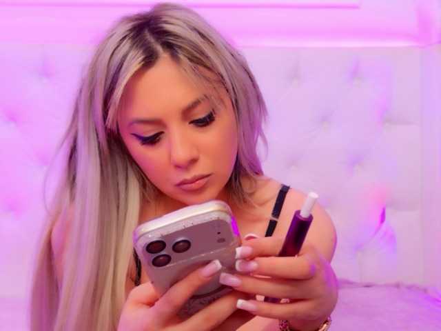 AriannaSins's BongaCams show and profile