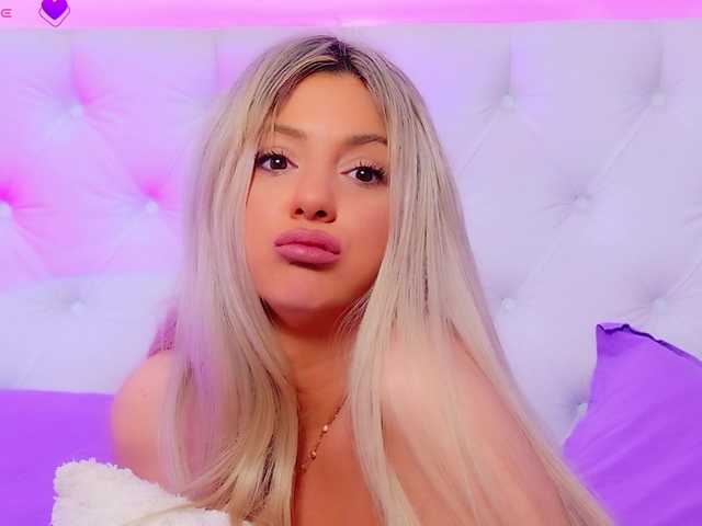 AriannaSins's BongaCams show and profile