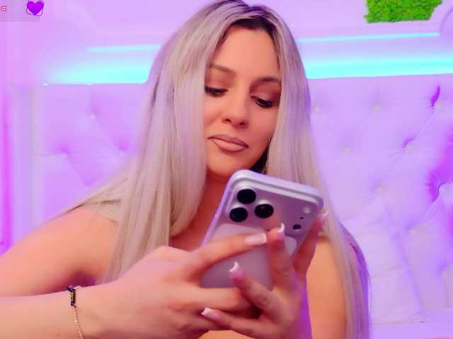 AriannaSins's BongaCams show and profile