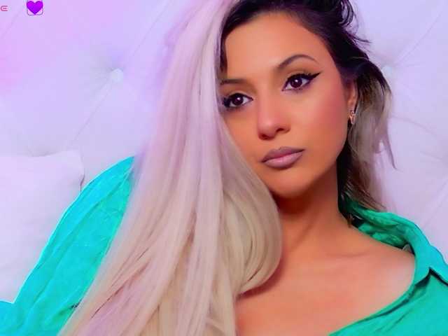 AriannaSins's BongaCams show and profile