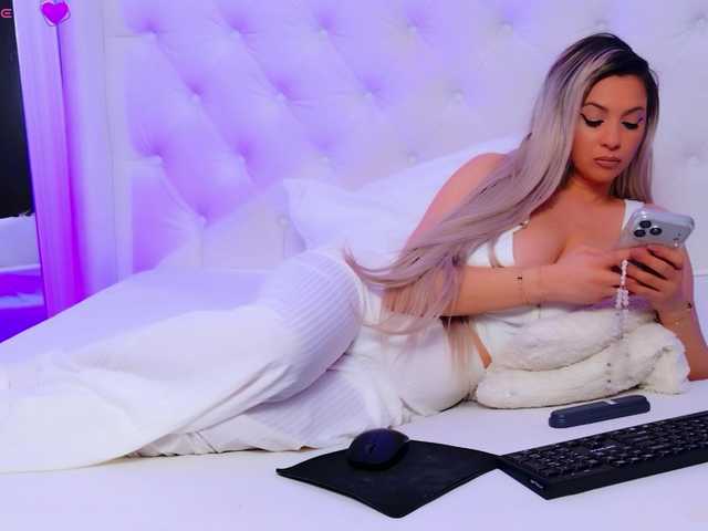 AriannaSins's BongaCams show and profile