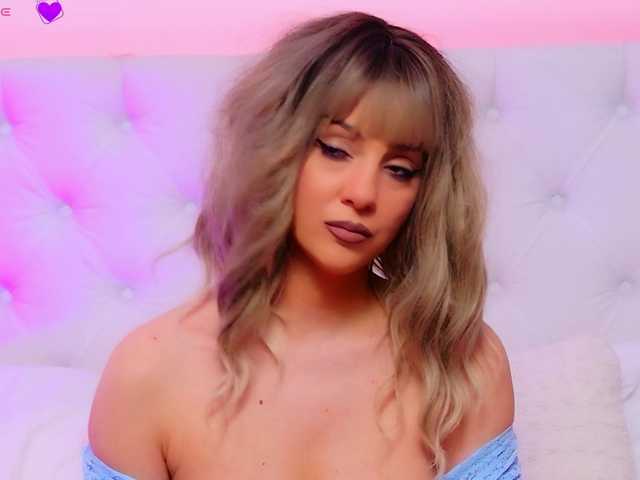 AriannaSins's BongaCams show and profile