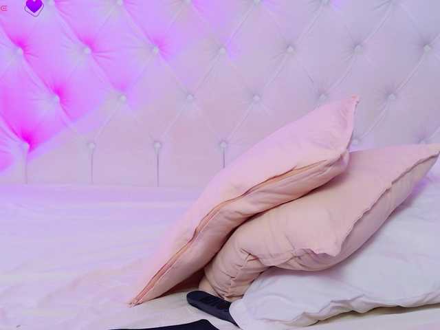 AriannaSins's BongaCams show and profile