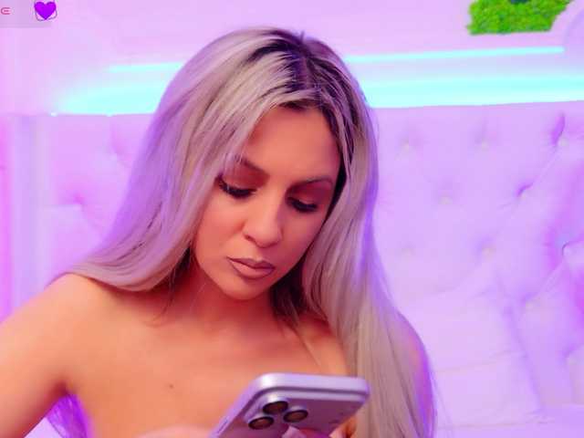 AriannaSins's BongaCams show and profile