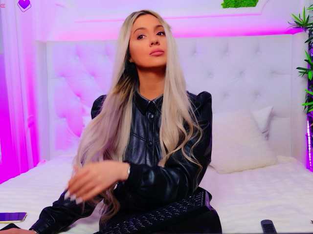 AriannaSins's BongaCams show and profile