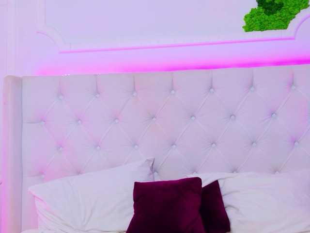 AriannaSins's BongaCams show and profile