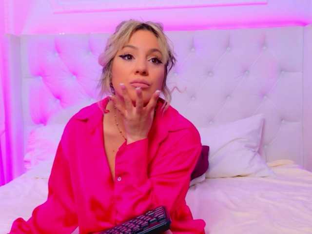 AriannaSins's BongaCams show and profile