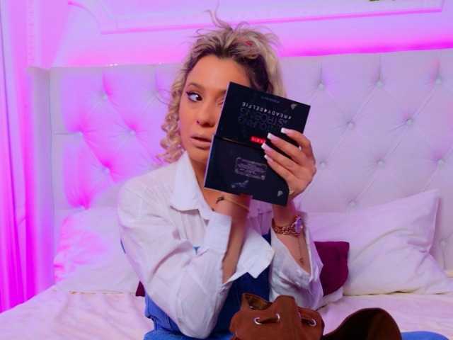 AriannaSins's BongaCams show and profile