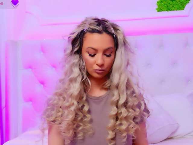 AriannaSins's BongaCams show and profile