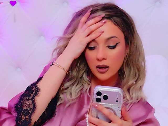 AriannaSins's BongaCams show and profile