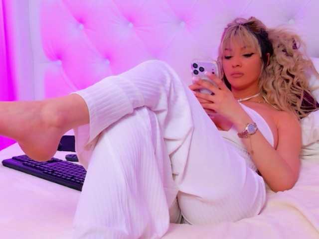 AriannaSins's BongaCams show and profile