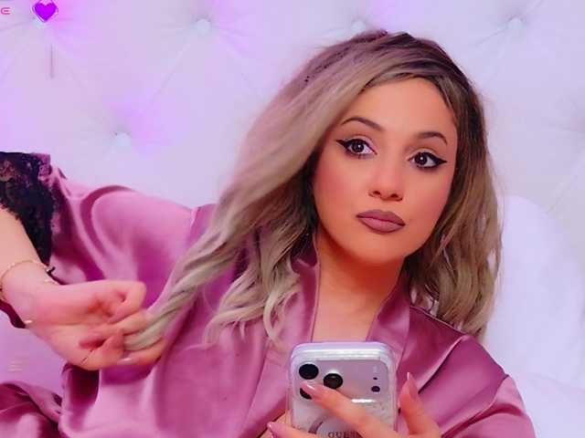 AriannaSins's BongaCams show and profile