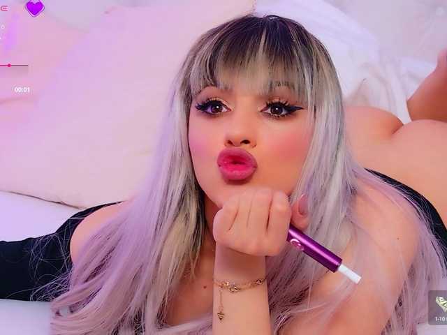 AriannaSins's BongaCams show and profile