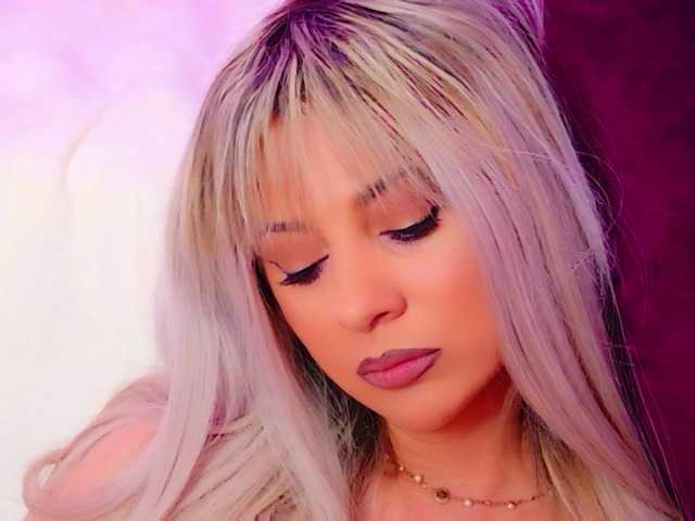 AriannaSins's BongaCams show and profile