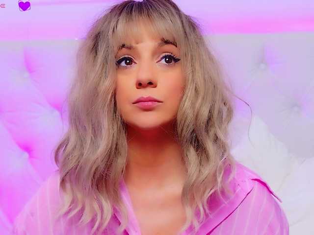 AriannaSins's BongaCams show and profile