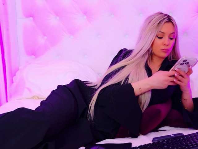 AriannaSins's BongaCams show and profile