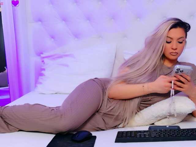 AriannaSins's BongaCams show and profile