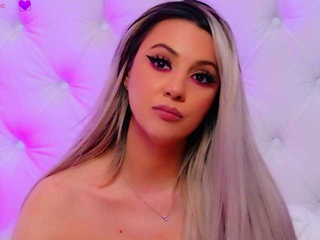 AriannaSins's BongaCams show and profile