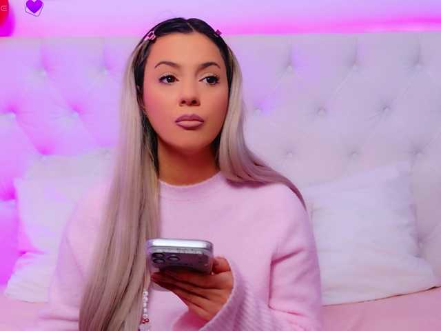 AriannaSins's BongaCams show and profile