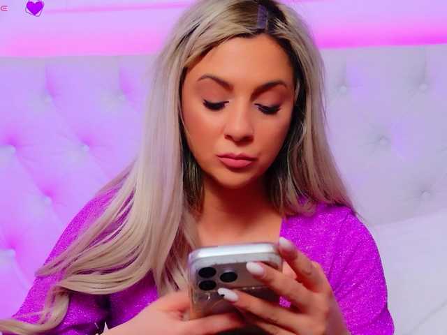 AriannaSins's BongaCams show and profile