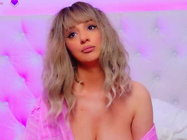 AriannaSins's BongaCams show and profile