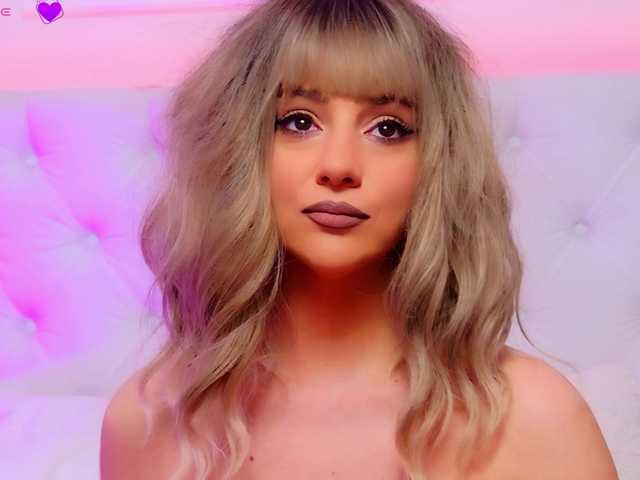 AriannaSins's BongaCams show and profile