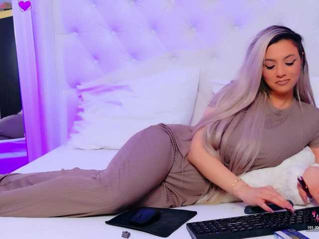 AriannaSins's BongaCams show and profile