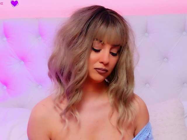 AriannaSins's BongaCams show and profile