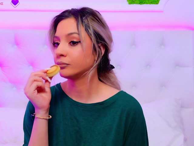 AriannaSins's BongaCams show and profile