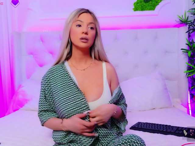 AriannaSins's BongaCams show and profile