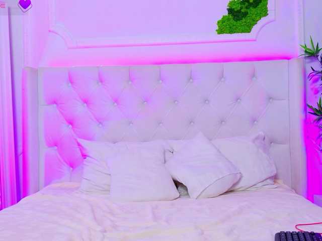 AriannaSins's BongaCams show and profile