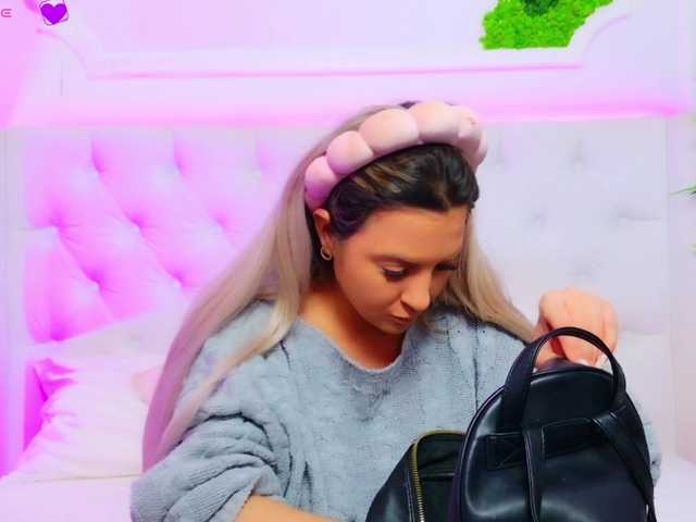 AriannaSins's BongaCams show and profile