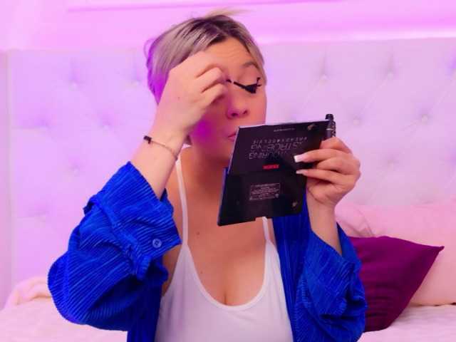 AriannaSins's BongaCams show and profile